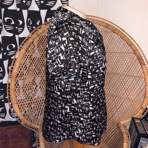 Lane Bryant ruffle front blouse - Picture 4 of 9